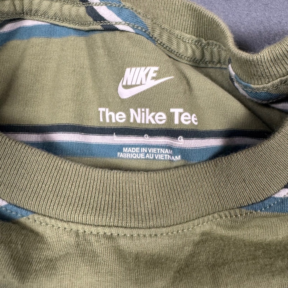 Nike Mens Striped T-Shirt Sage Green Blue White Embroidered Logo Size Large - Picture 3 of 11